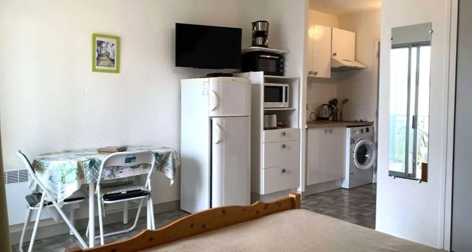 studio en rez-de-chaussée avec balcon à proximité des thermes en centre-ville Apartment in Balaruc-les-Bains