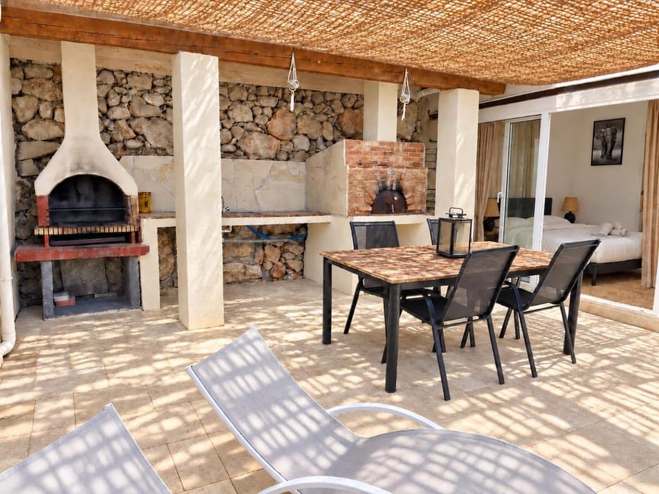 Patio, BBQ facilities, Solarium, Living room, Seating area, Dining area