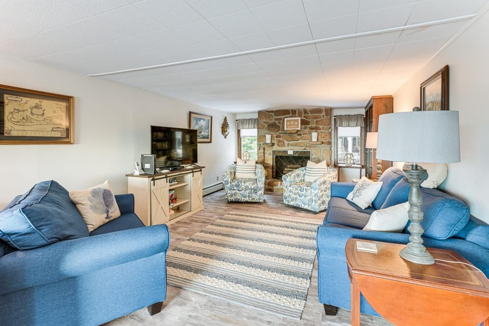 Walk to Pigeon Hill Bay: Coastal Maine Cottage House in Milbridge