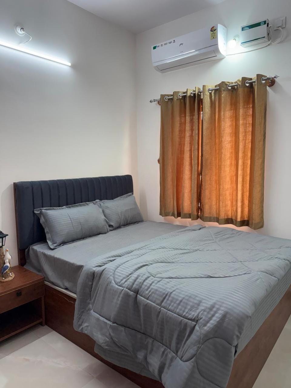 Bed, Bedroom, air conditioner