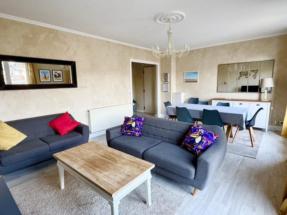 TV and multimedia, Seating area, Dining area