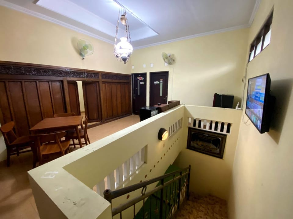 Cosinus PogungLor A House in Special Region of Yogyakarta