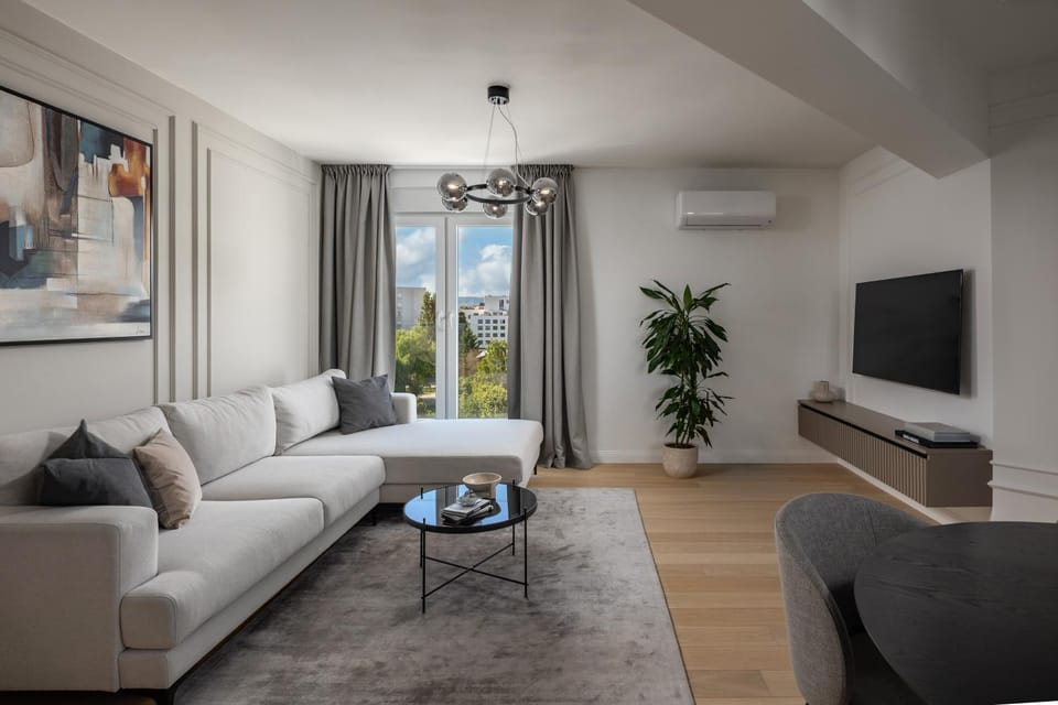 TV and multimedia, Living room, Seating area, air conditioner