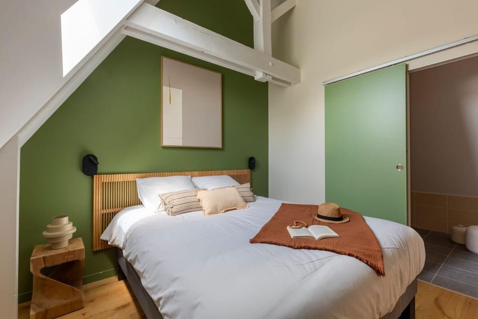 Bed, Bedroom
