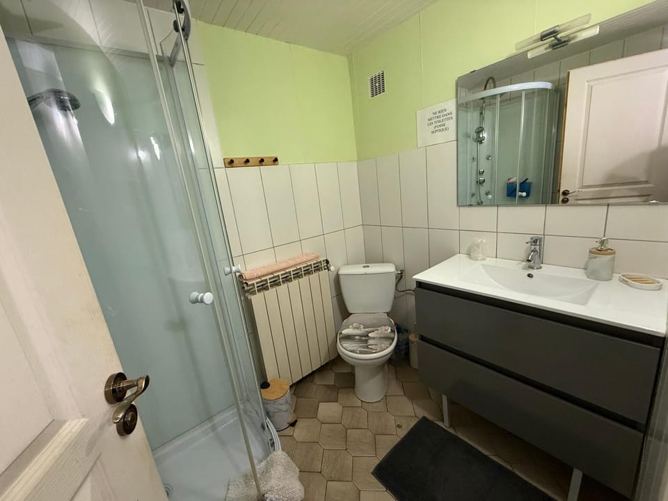 Bathroom, Living room