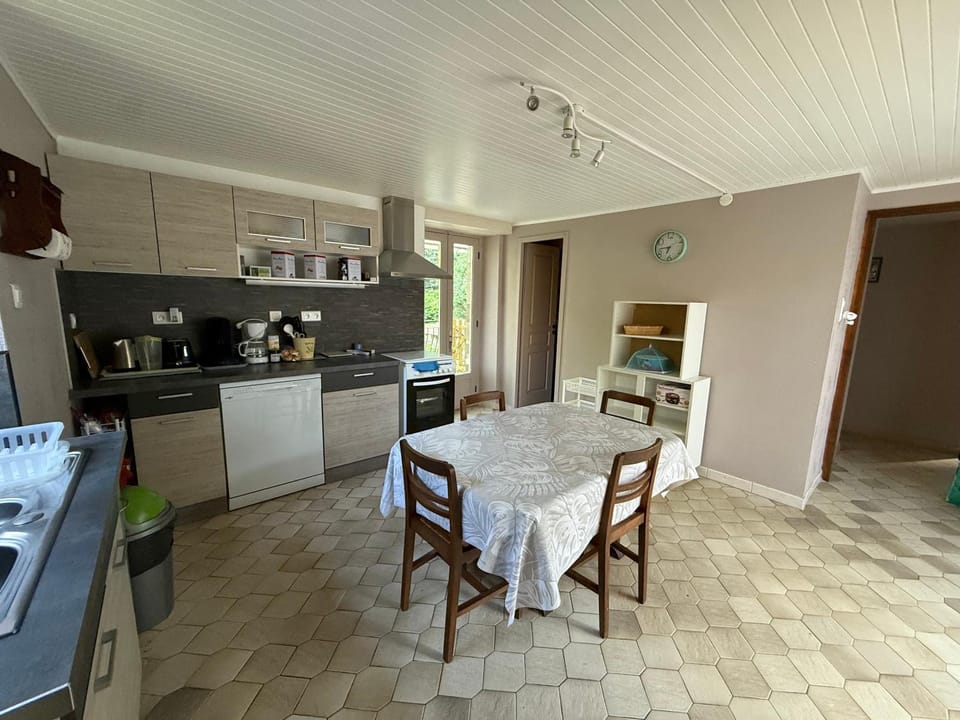 Property building, Kitchen or kitchenette, Living room