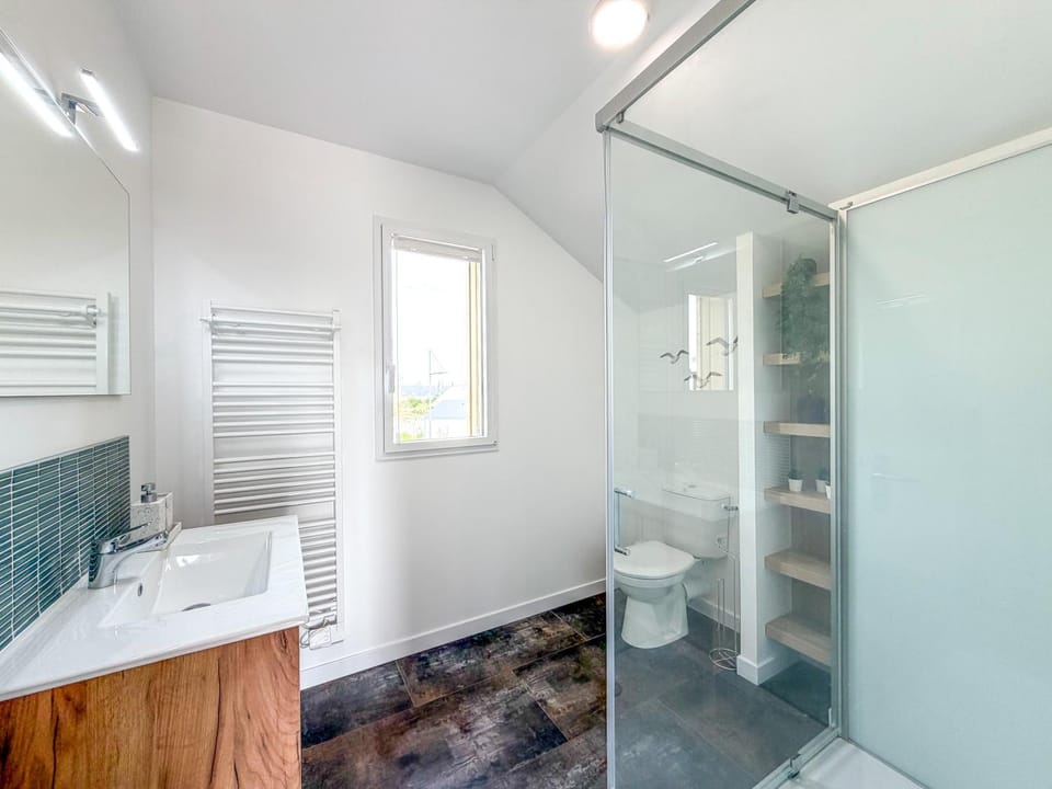 Shower, Toilet, Bathroom