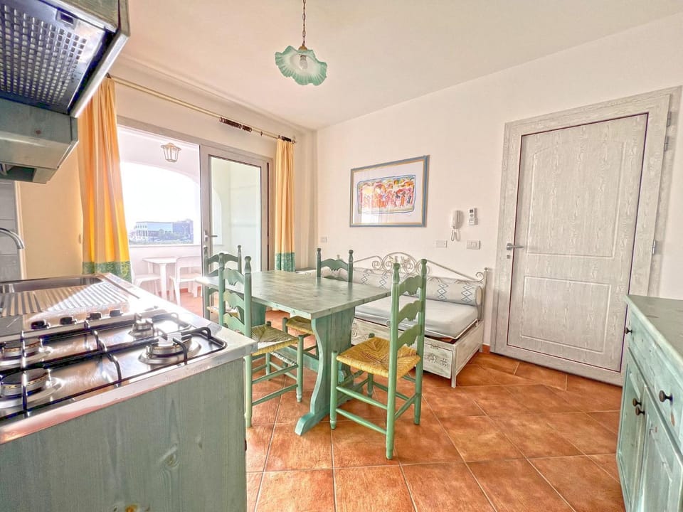 Dining area, kitchen