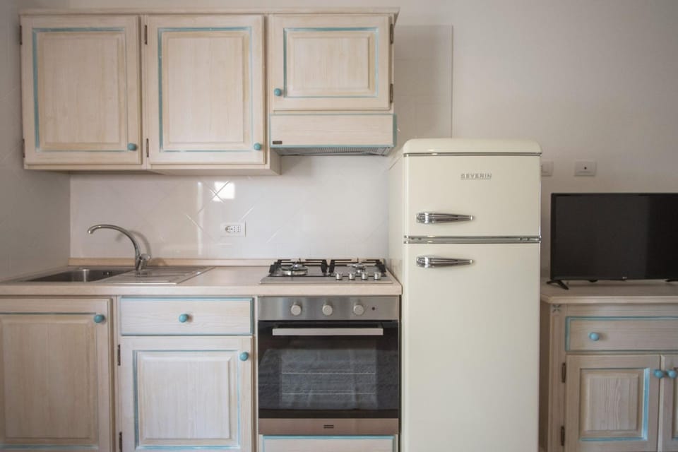 microwave, oven, kitchen