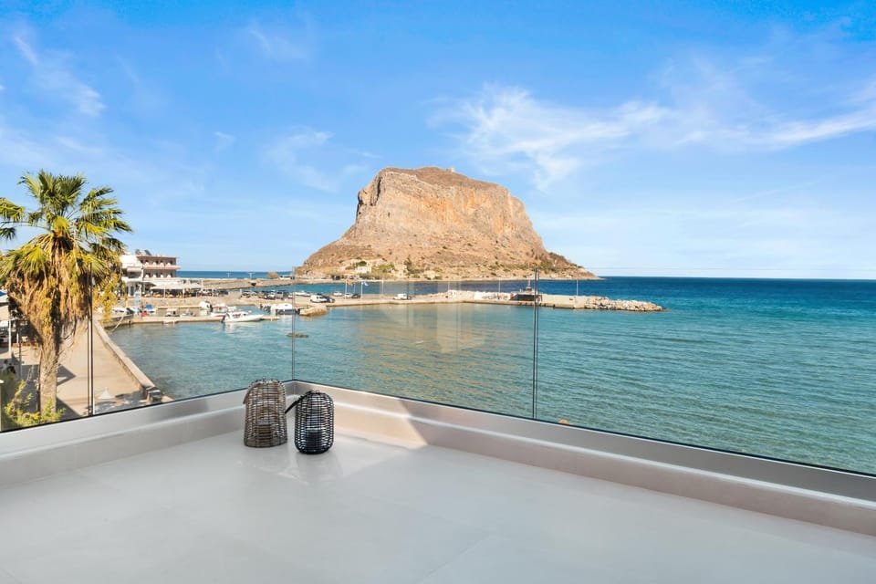 Niriis-Castle vista Apartment in Islands