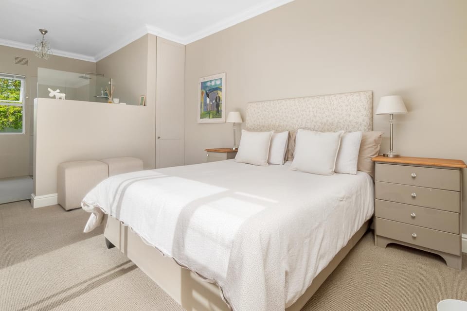 Shower, Toilet, Bed, Bathroom, Bedroom, wardrobe