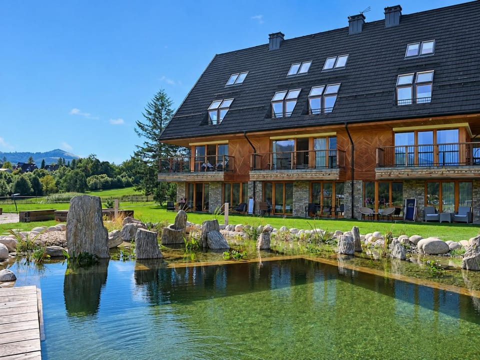 Property building, Nearby landmark, Spring, Day, Natural landscape, Garden, Garden view