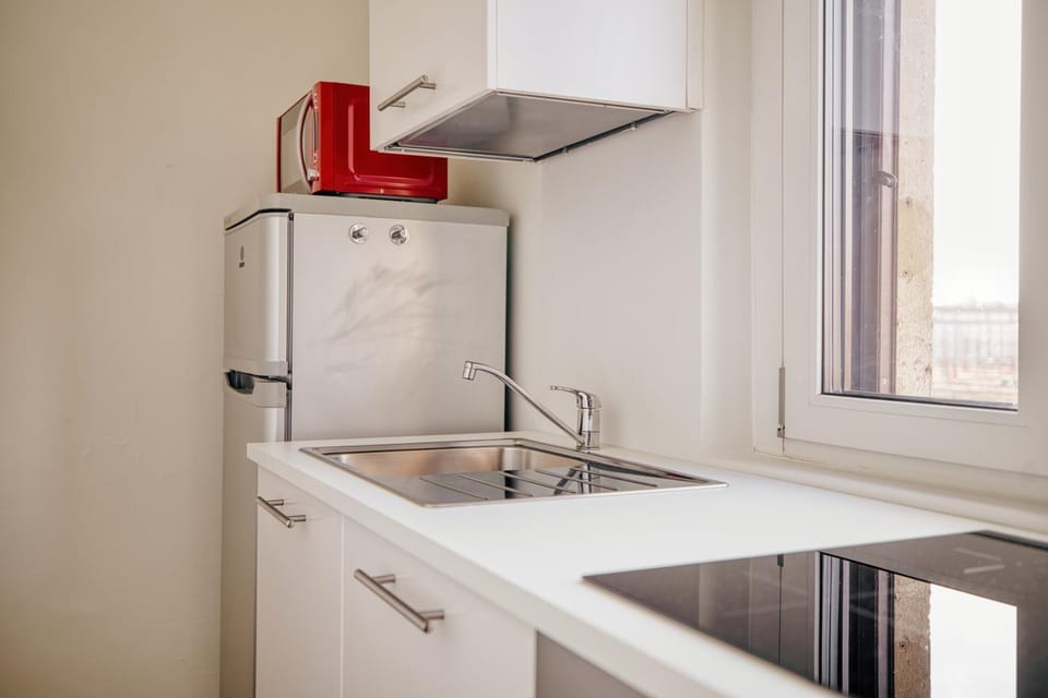 Kitchen or kitchenette, oven, stove