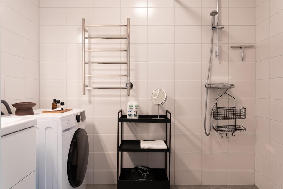 Guestly Homes - Central Smart Studio Apartment in Sweden