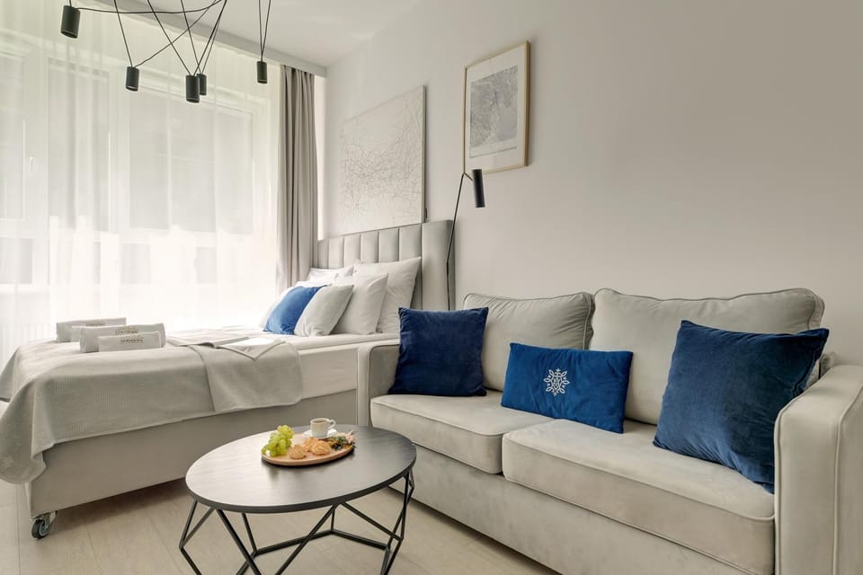 Bed, Living room, Food and drinks, Photo of the whole room, Seating area, Dining area, Bedroom, Food