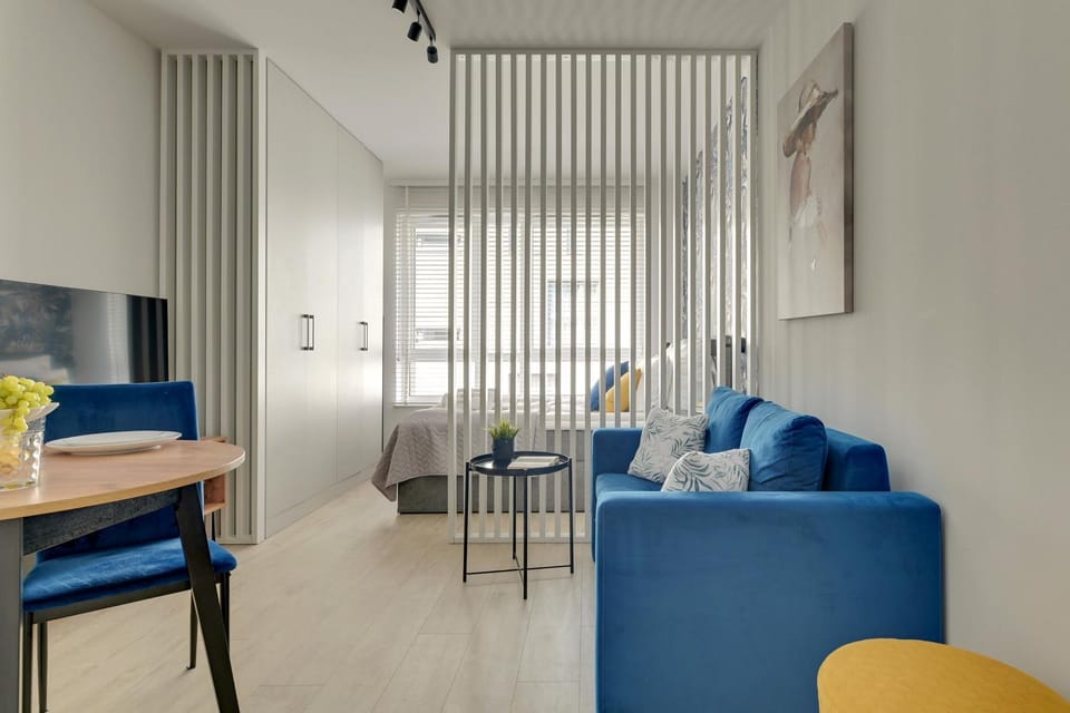 Bed, Living room, Photo of the whole room, Seating area, Dining area, Bedroom