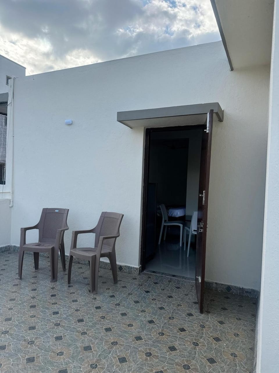 Penthouse with Private Balcony & Terrace Access House in Bengaluru