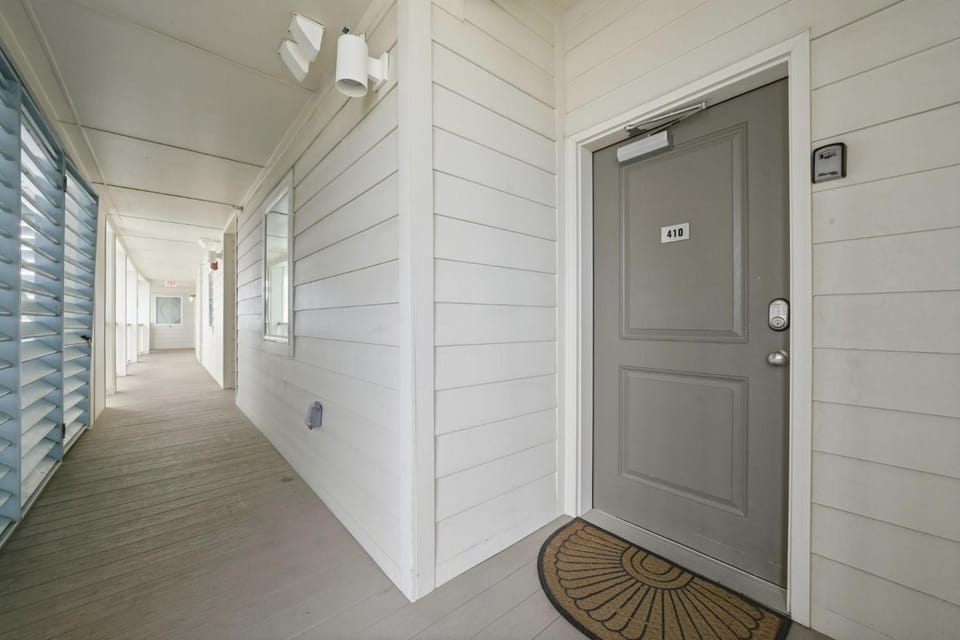 Sea Glass 410 House in West Beach