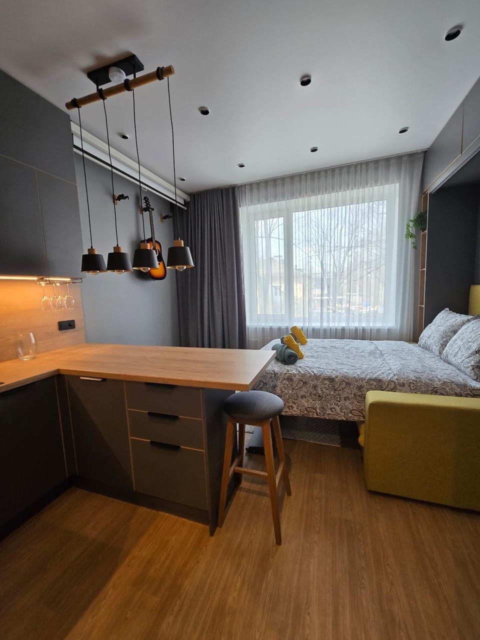 Bed, Photo of the whole room, Seating area