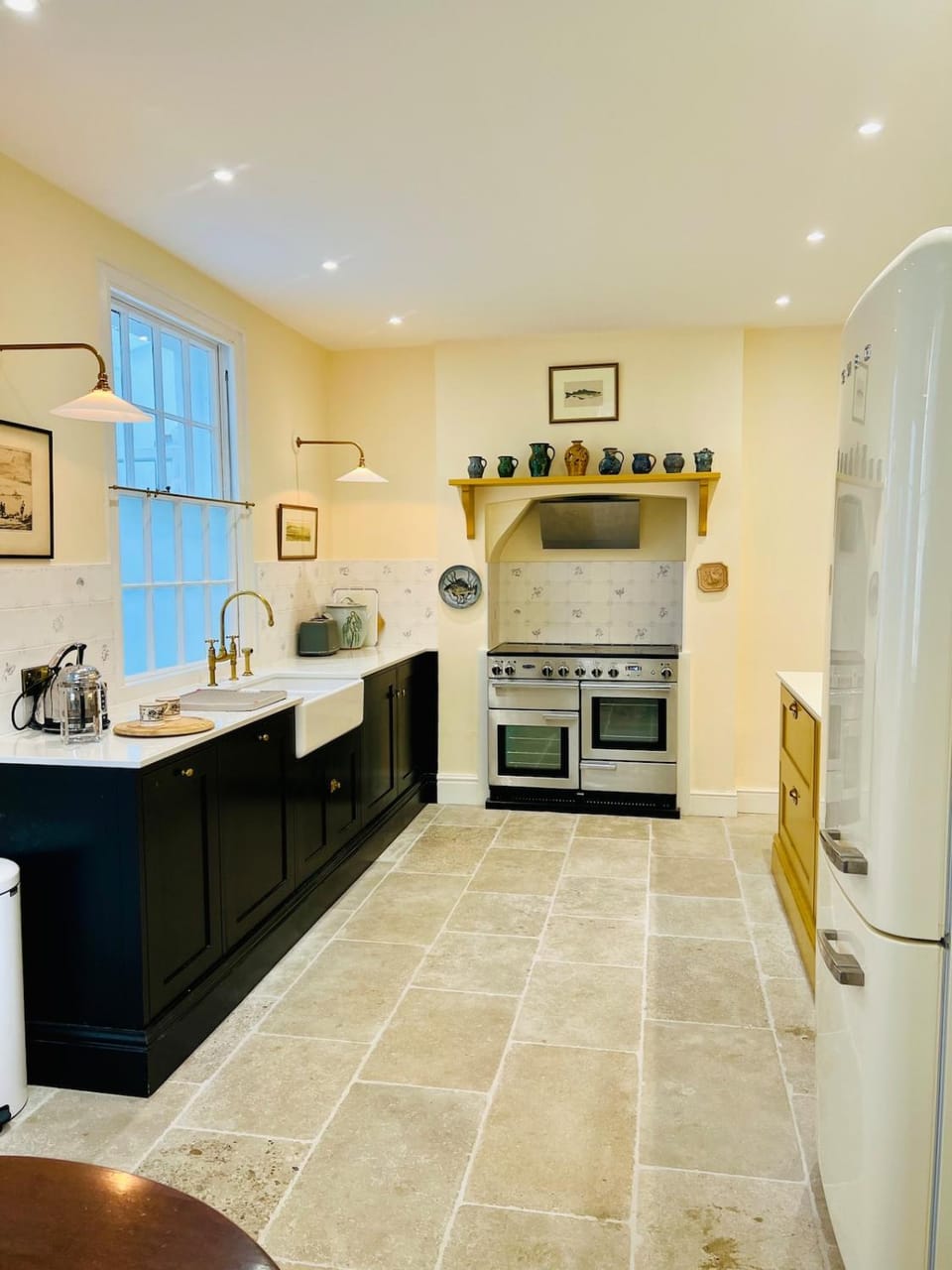 Amazing Large House, Lovely Newly Fitted Kitchen, Sleeps 8 , Nice Views and Garden, Plus a Beach Hut that is Located on Lyme Regis Beach House in Lyme Regis