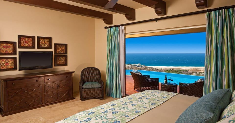 Bed, Balcony/Terrace, Seating area, Beach, Bedroom, Swimming pool, Swimming pool