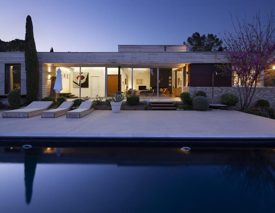 Mas contemporain Villa in Nimes