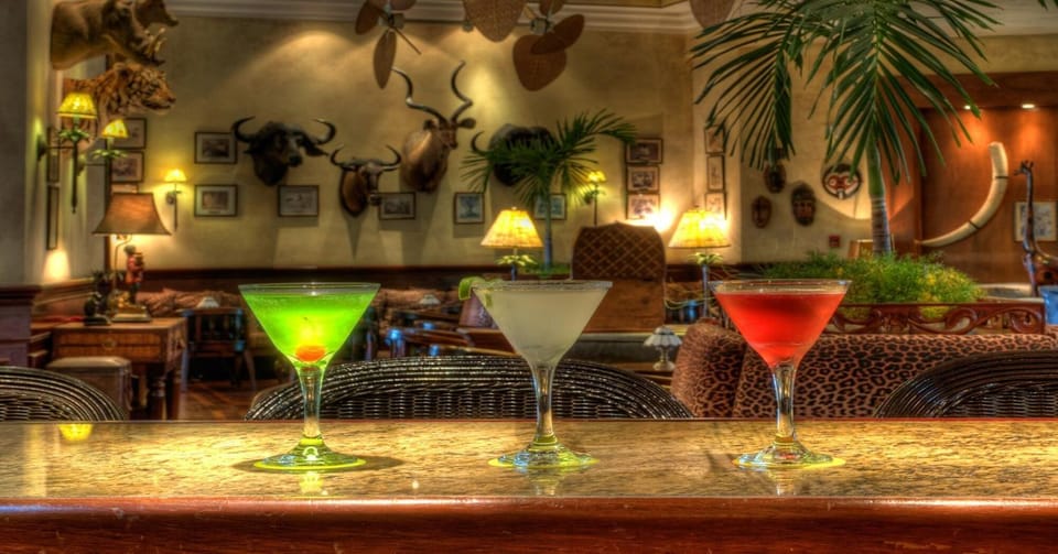 Nightclub / DJ, Lounge or bar, Food and drinks, Drinks