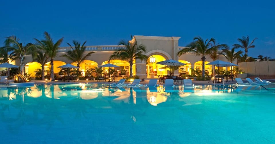 Night, Pool view, Swimming pool, sunbed