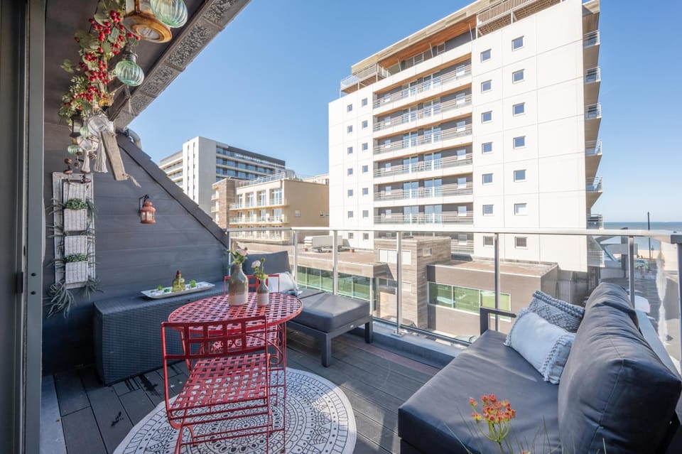 Bright seaview apartment with terrace in Ostend Apartment in Ostend