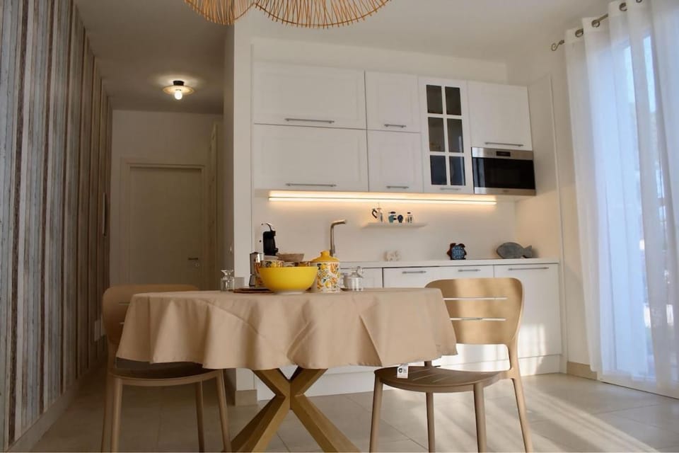 Kitchen or kitchenette, kitchen