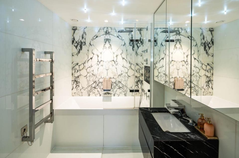 Luxury 2 bed at KensingtonHighStreet Apartment in City of Westminster