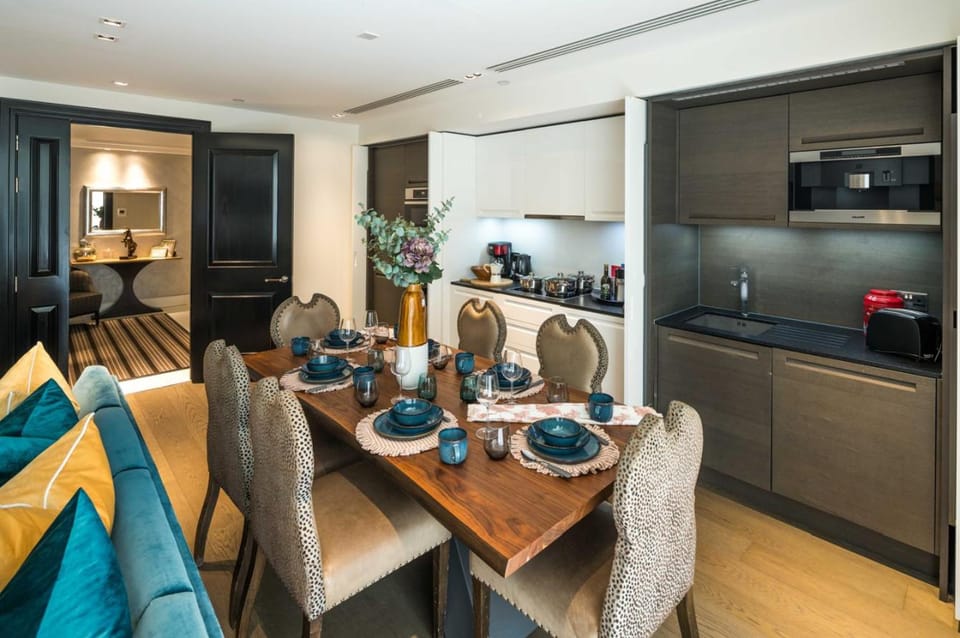 Luxury 2 bed at KensingtonHighStreet Apartment in City of Westminster