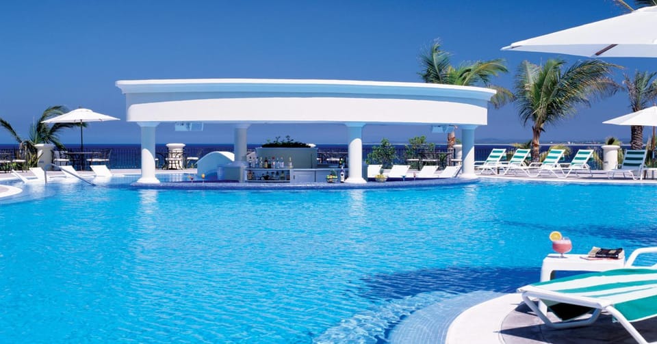 Day, Pool view, Swimming pool, sunbed