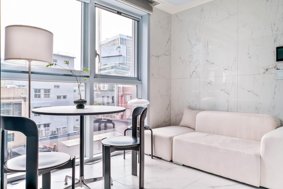 Living room, Seating area, Dining area, City view