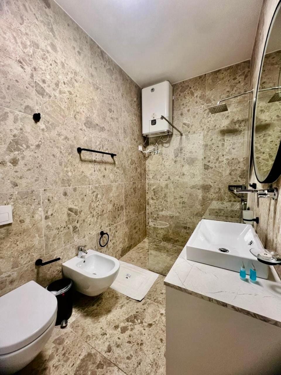 Shower, Toilet, Bathroom, bidet, towels