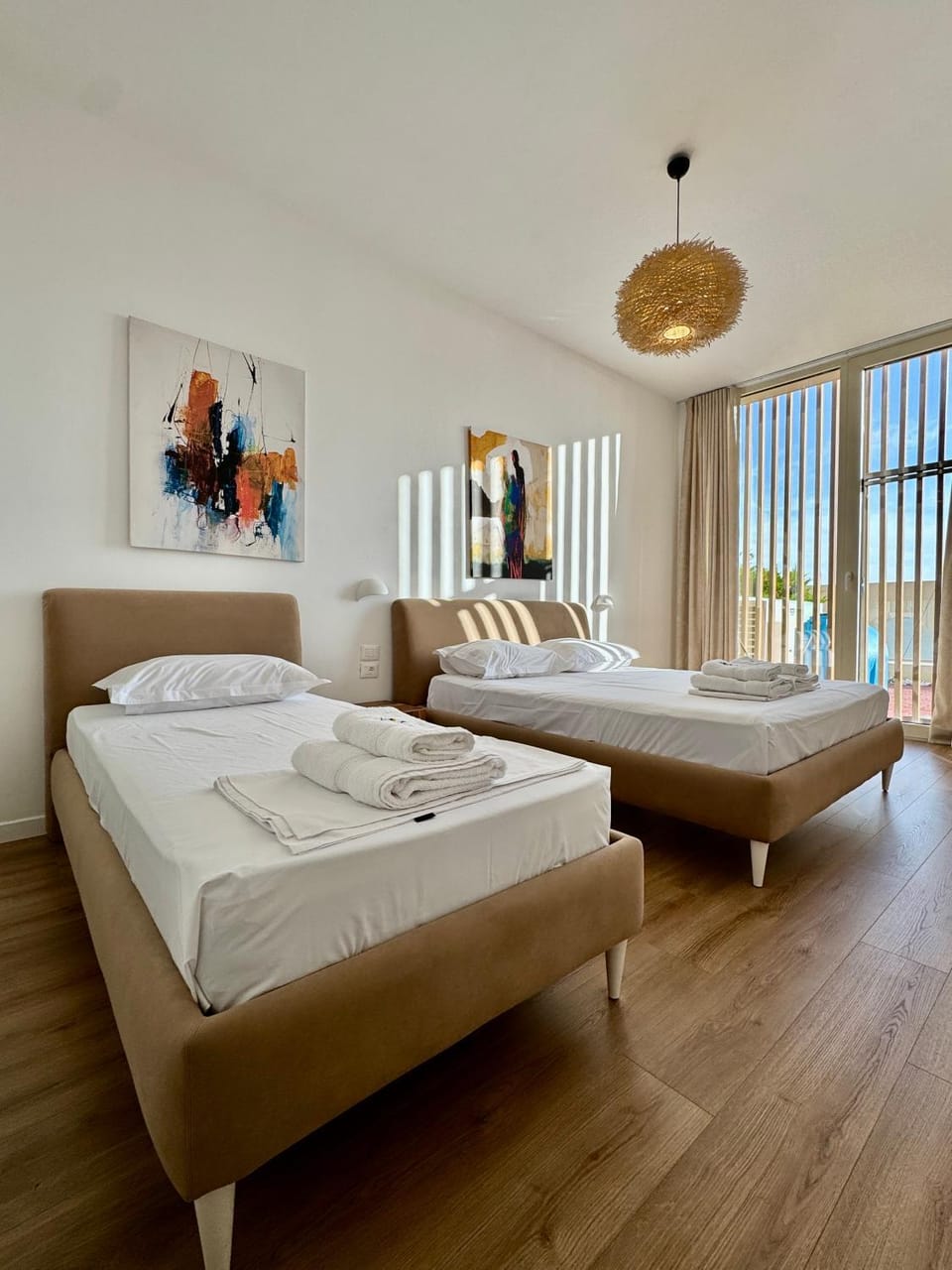 Bed, Bedroom, towels