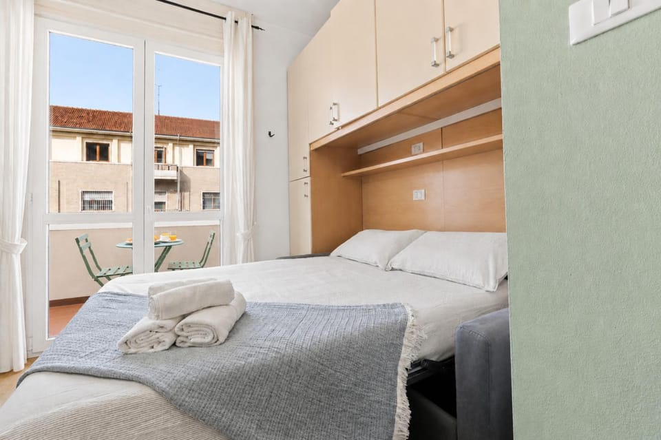 Bed, Balcony/Terrace, Photo of the whole room, Bedroom, heating, internet, towels, wardrobe, air conditioner