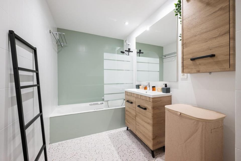 LE MARNI appartement central avec terrasse parking privé House in Menton