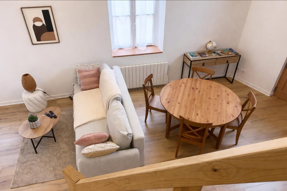 Escapade Cosy à Auxonne - Coin Nuit en Mezzanine Apartment in Jura