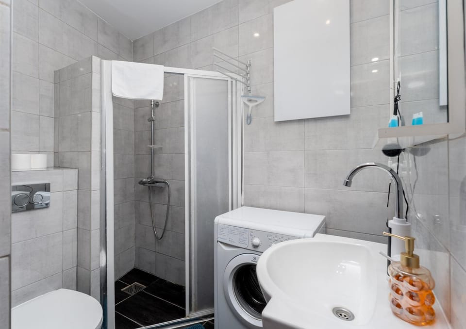 Shower, Toilet, Bathroom