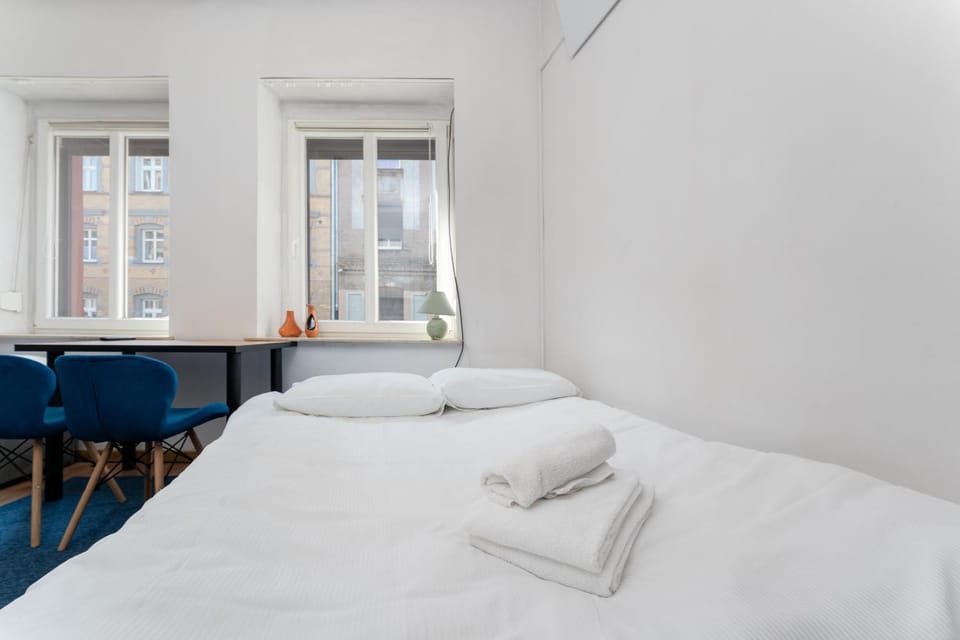 Bed, Photo of the whole room, towels