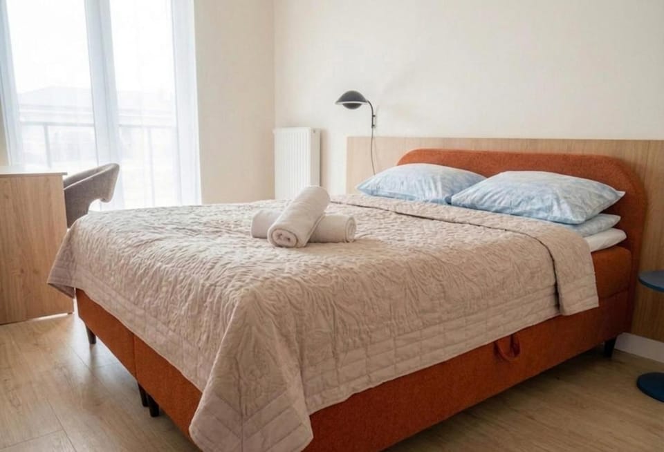 Bed, Photo of the whole room, Bedroom, towels