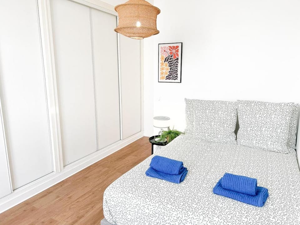 Photo of the whole room, Bedroom