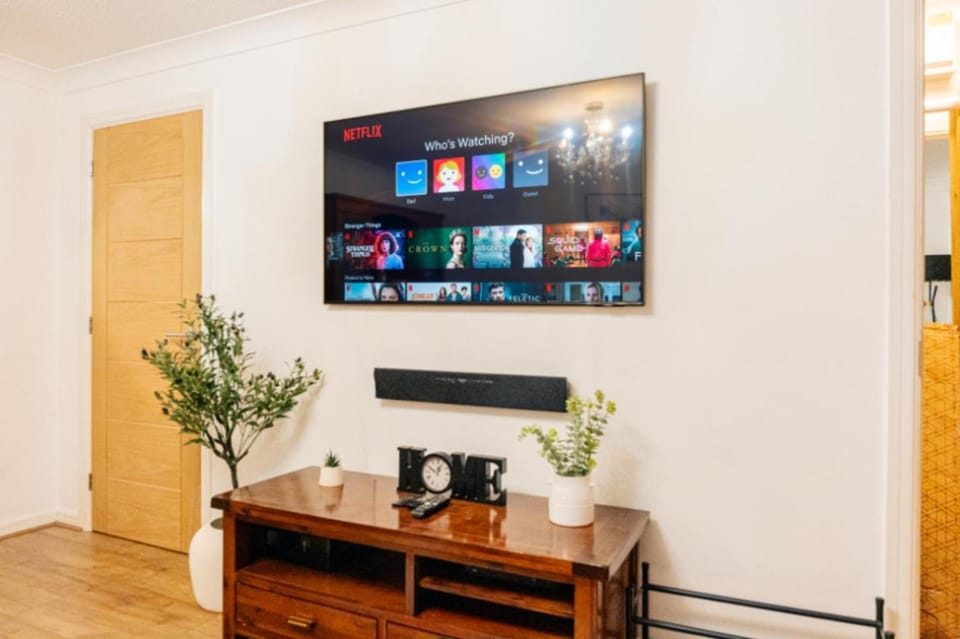 Communal lounge/ TV room, TV and multimedia, Evening entertainment