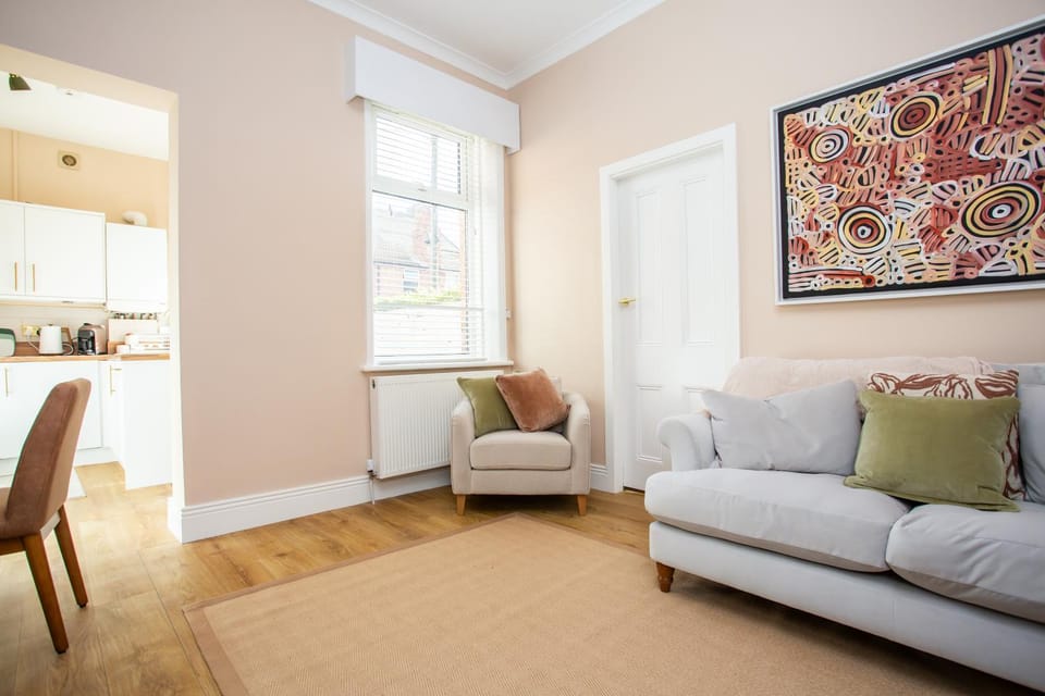 Vacant Nests Stylish 2BR Coastal Flat Parking Apartment in Whitley Bay