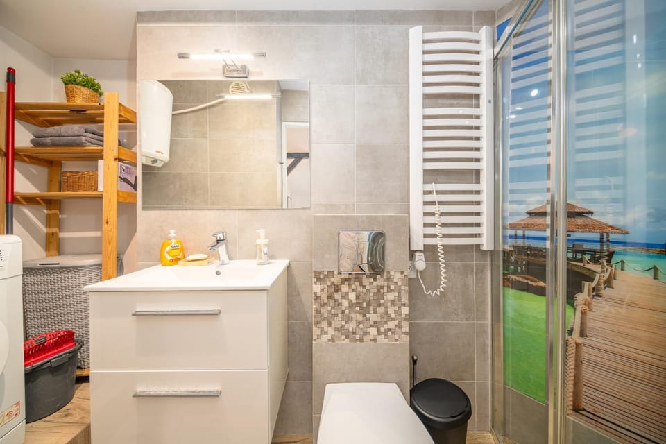 Podgórze Studio - AC, Vistula River nearby - by Rentujemy Apartment in Krakow