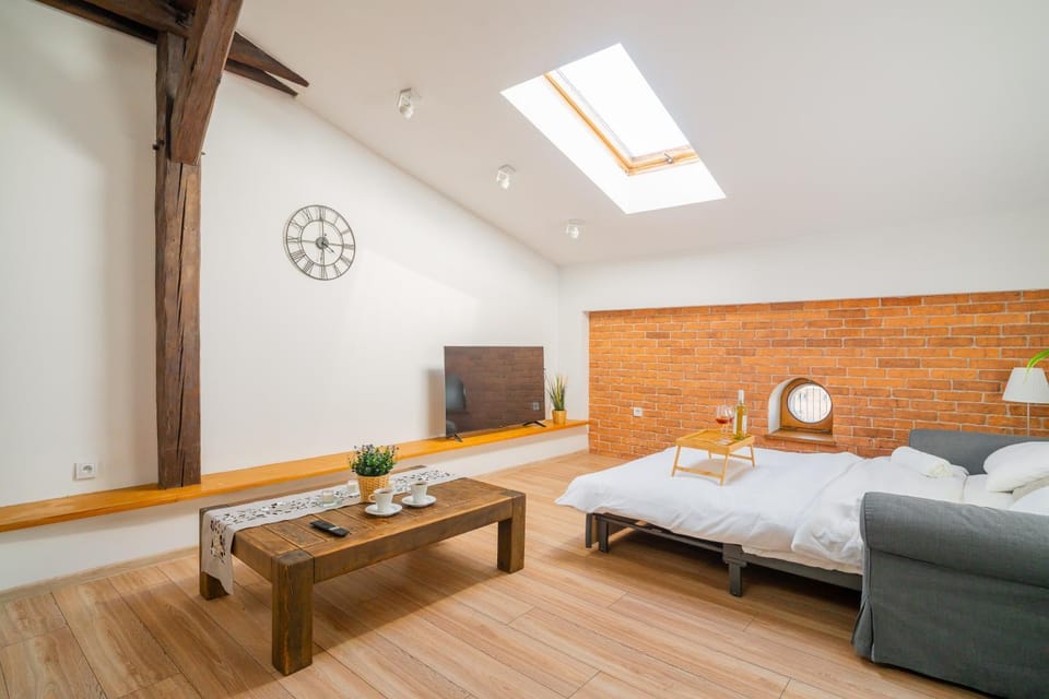 Podgórze Studio - AC, Vistula River nearby - by Rentujemy Apartment in Krakow
