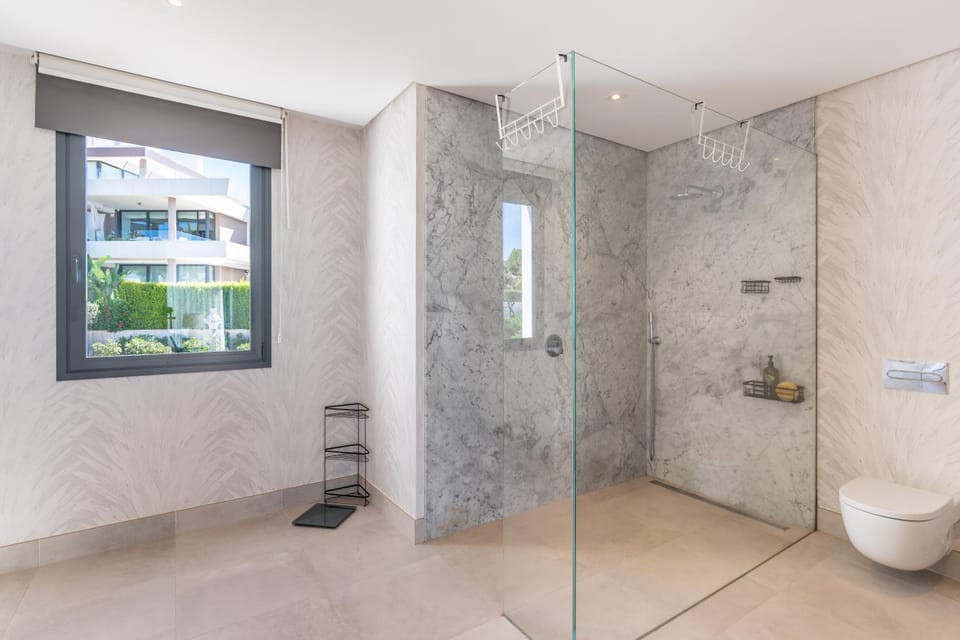 Villa in Cabopino with Infinity Pool and Seaviews Villa in Marbella