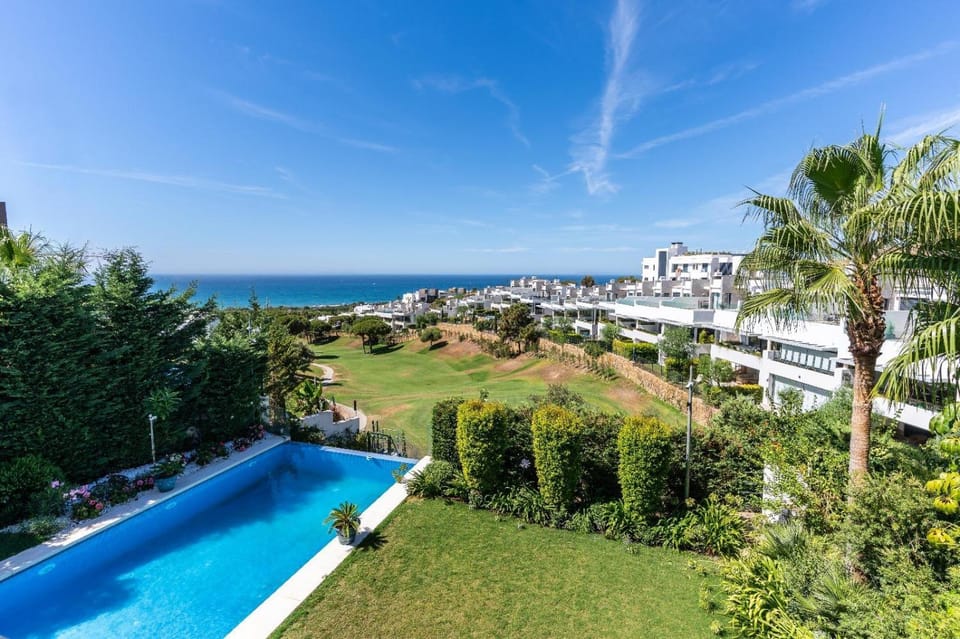 Villa in Cabopino with Infinity Pool and Seaviews Villa in Marbella