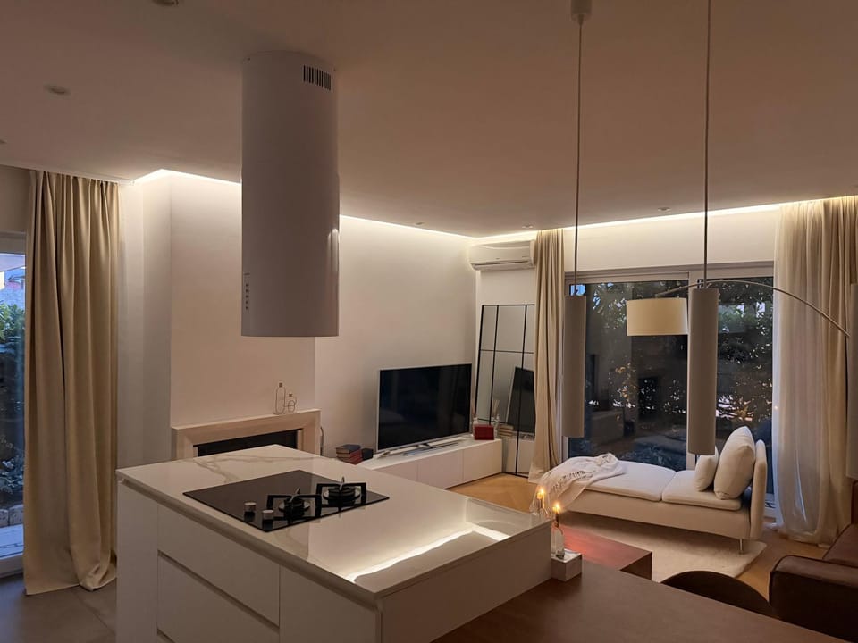Communal lounge/ TV room